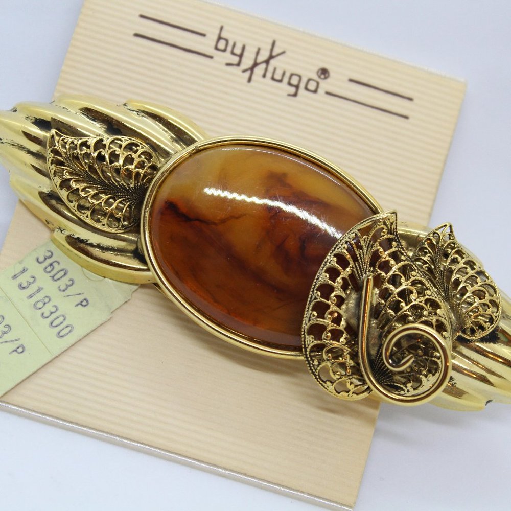 Brown stone brooch pin  by Hugo